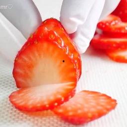 切草莓视频,跟随视频一起体验草莓采摘的甜蜜时光