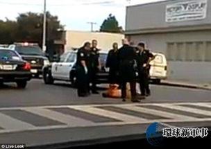 群众群殴警察视频